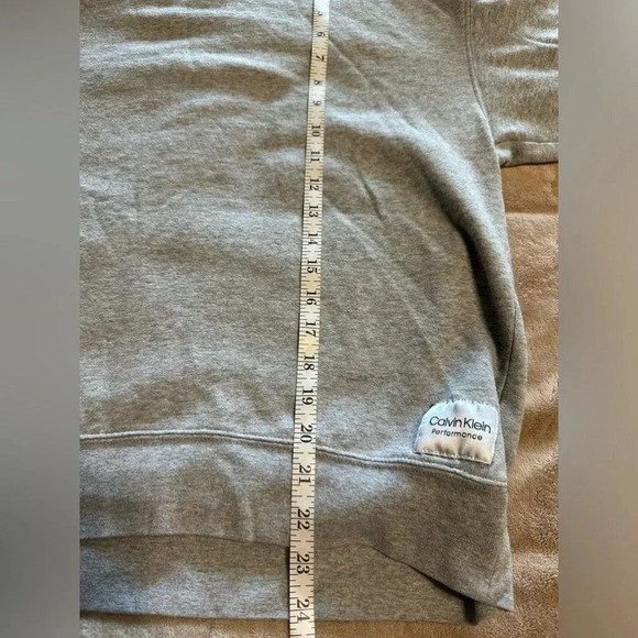 Calvin Klein Performance Cropped Crewneck Size Large Gray Athletic Sporty - Picture 6 of 6